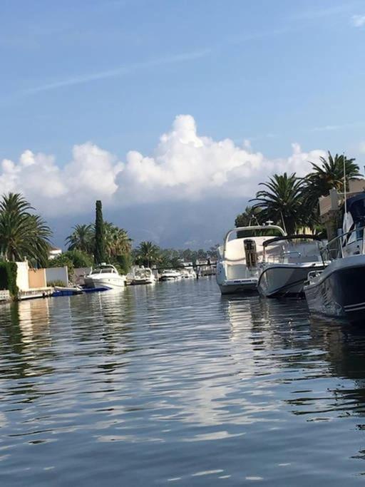 Empuriabrava, T2 Avec Piscine, Terrasse, Barbecue Apartman Kültér fotó